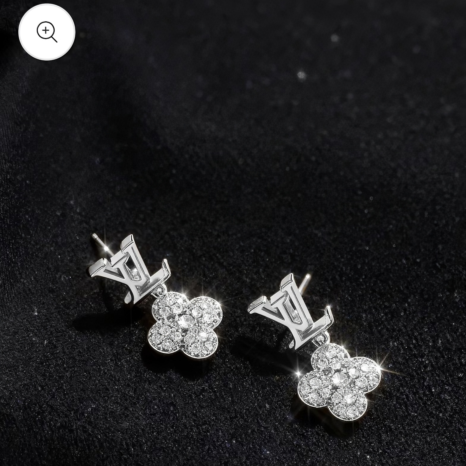 Diamond Clover Stud Earrings – Minimalist Sparkle Pendant Design (Gold & Silver)