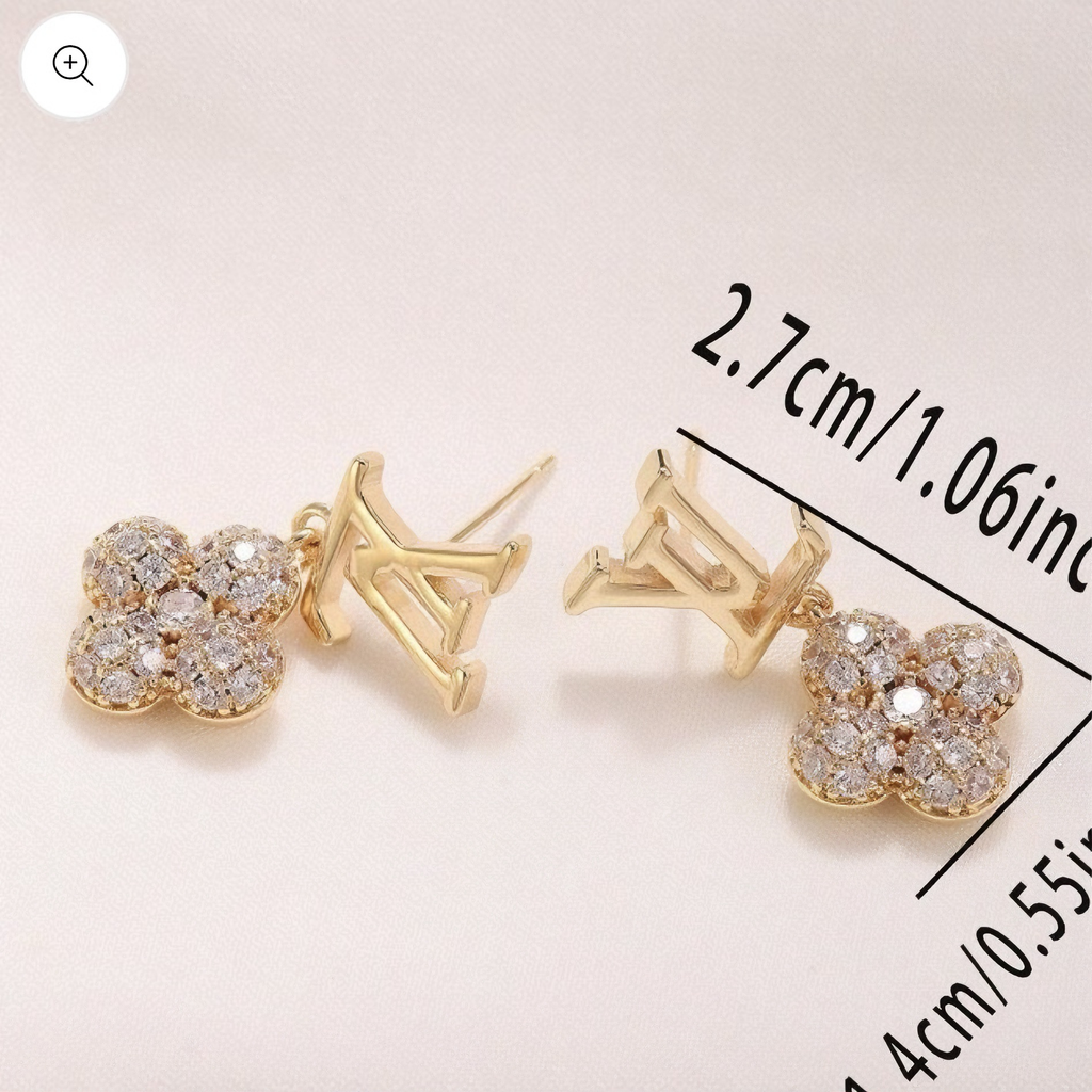 Diamond Clover Stud Earrings – Minimalist Sparkle Pendant Design (Gold & Silver)