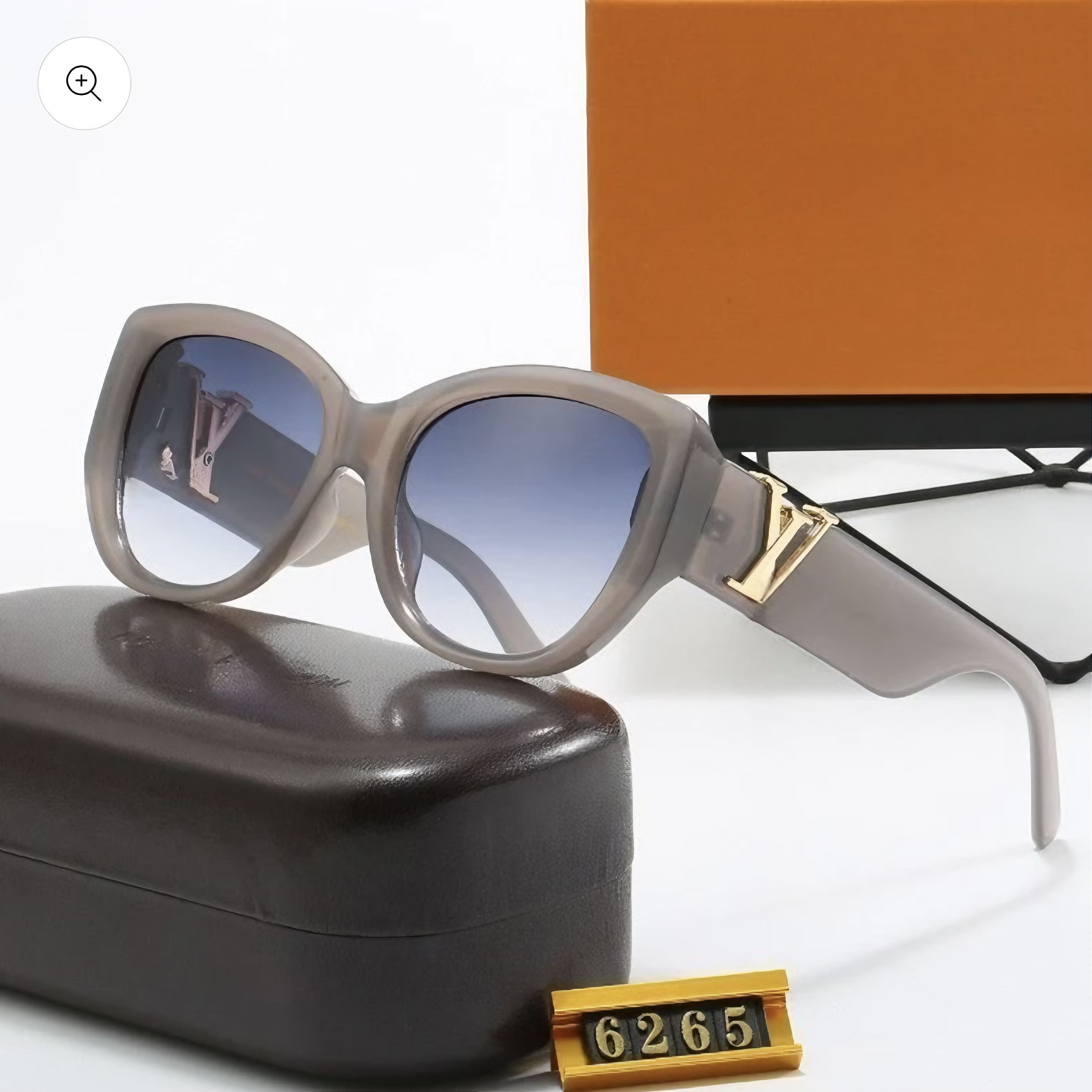 Light Gold Accent Oval Sunglasses – Vintage Chic Designer Style