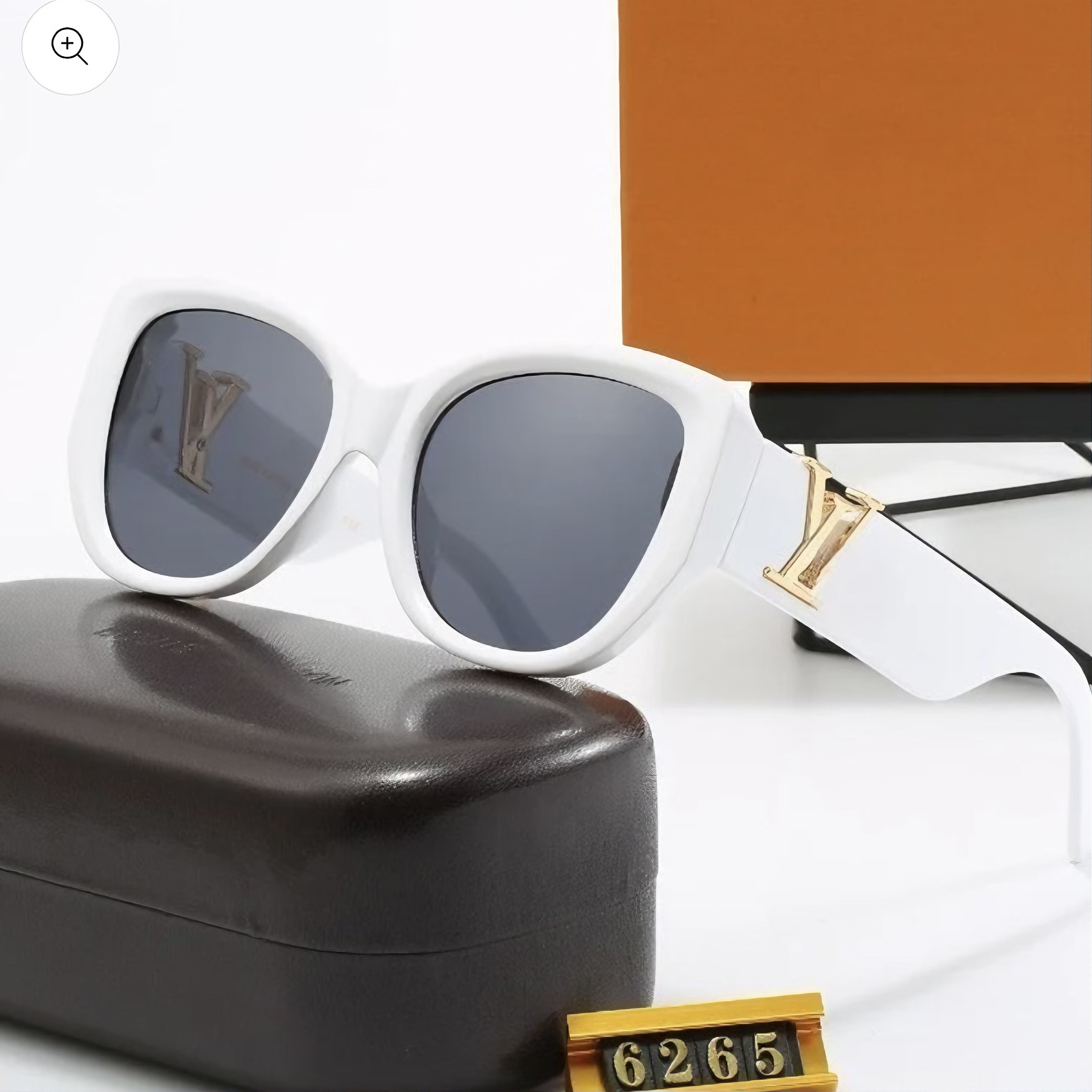 Light Gold Accent Oval Sunglasses – Vintage Chic Designer Style