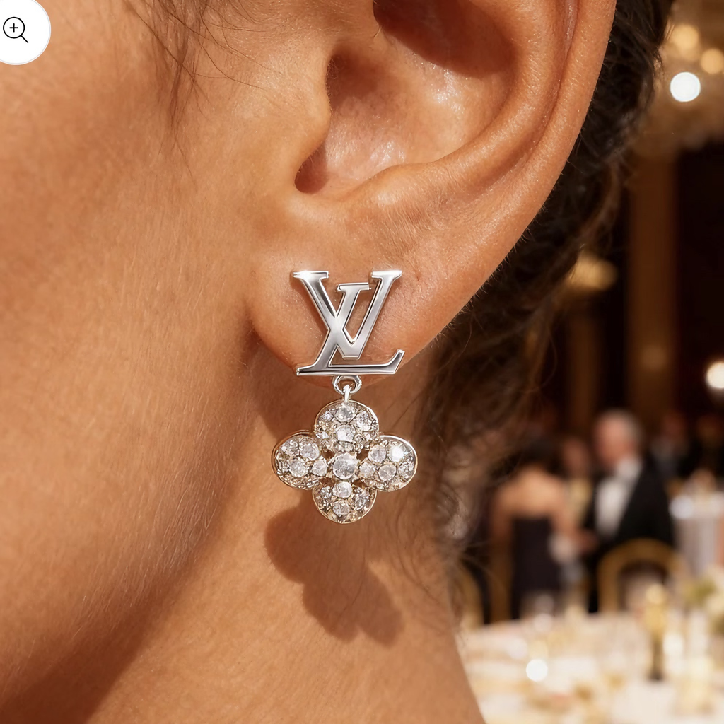 Diamond Clover Stud Earrings – Minimalist Sparkle Pendant Design (Gold & Silver)