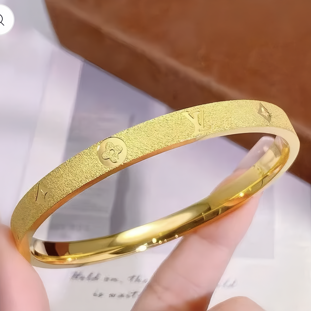 Elegant Textured Ladies' Bracelet – Minimalist  Accessory for Daily Wear