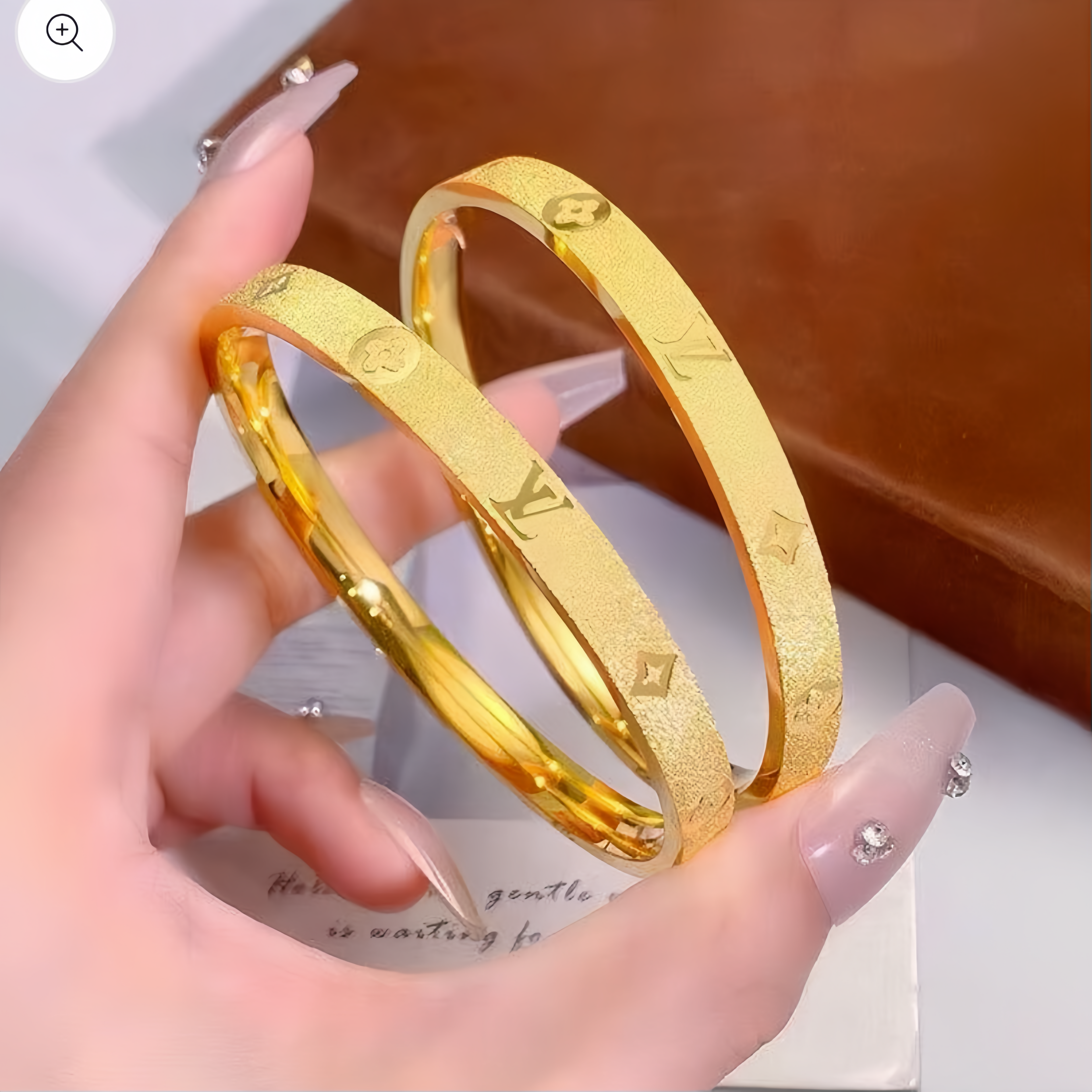 Elegant Textured Ladies' Bracelet – Minimalist  Accessory for Daily Wear