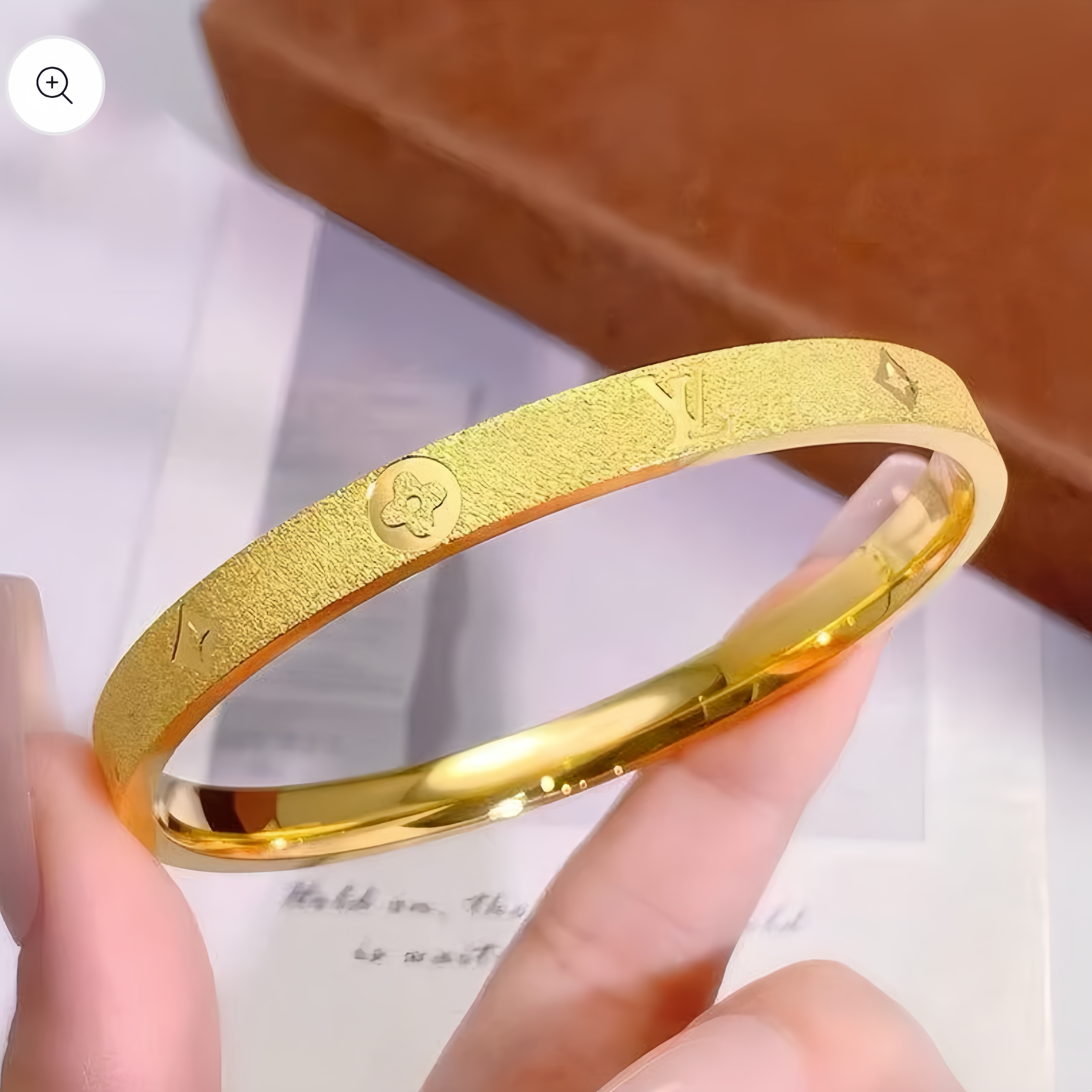 Elegant Textured Ladies' Bracelet – Minimalist  Accessory for Daily Wear