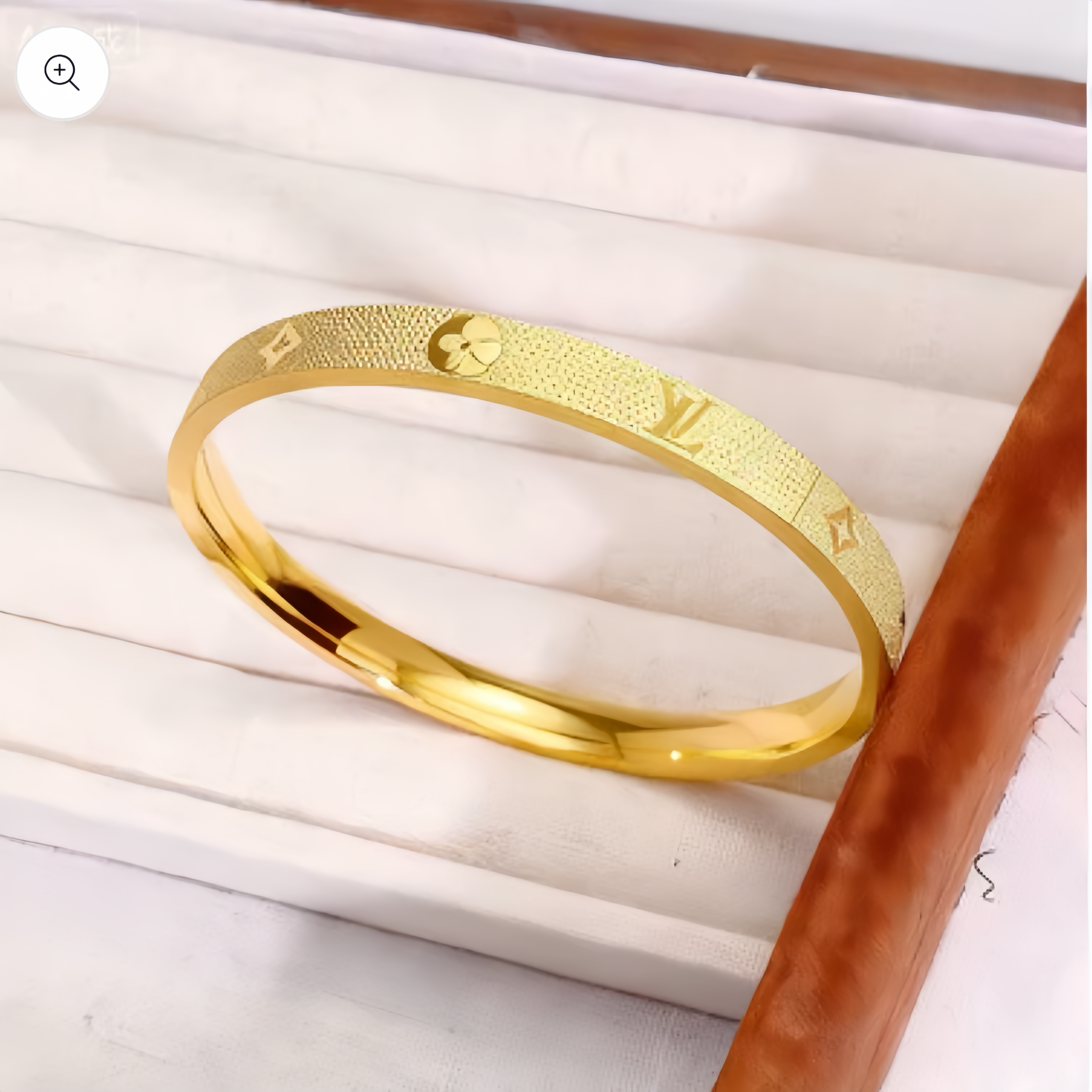 Elegant Textured Ladies' Bracelet – Minimalist  Accessory for Daily Wear